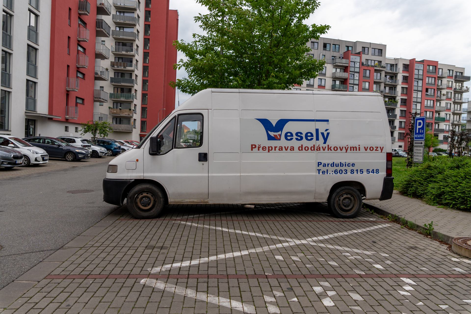 Dodávka Autodoprava Veselý pro přepravu zboží, spotřebičů a palet
